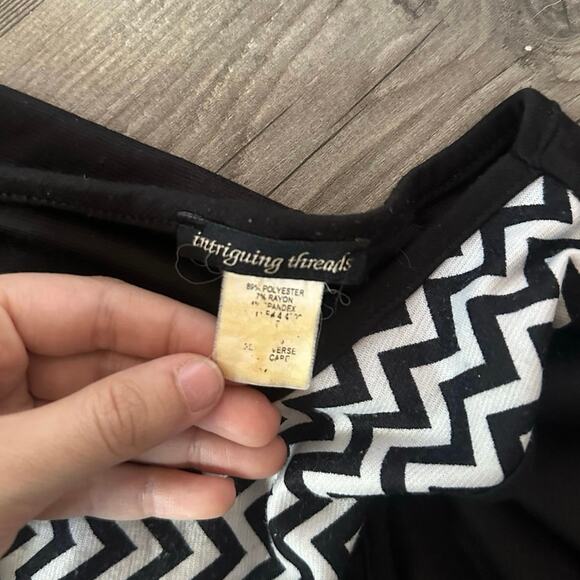 intriguing threads black white zig zag midi dress - Picture 3 of 3